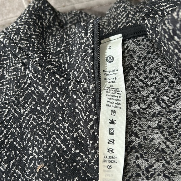 Lululemon Rest Less Cropped 1/2 Zip Herringbone Fade Black / White Size 2 crop - Picture 5 of 7